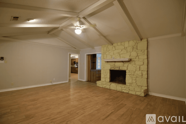 Temple House: 3210 Cottonwood Ln