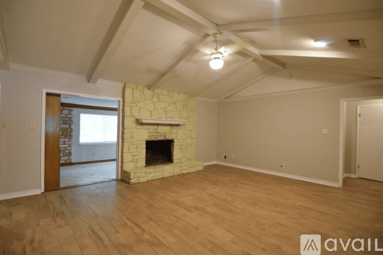 Temple House: 3210 Cottonwood Ln