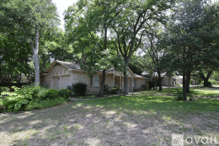 Temple House: 3210 Cottonwood Ln