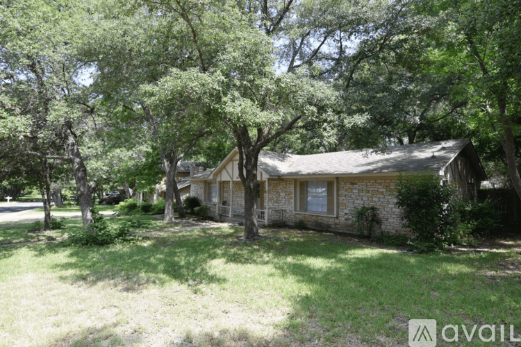 Temple House: 3210 Cottonwood Ln