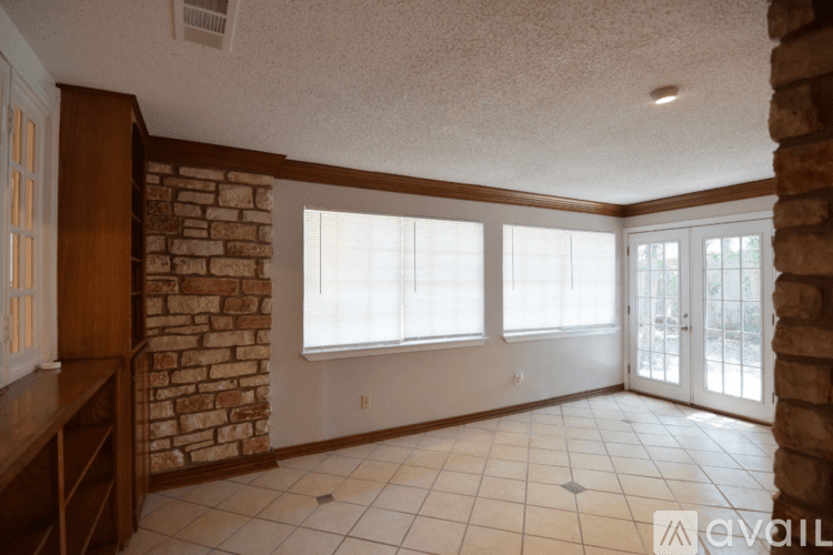 Temple House: 3210 Cottonwood Ln