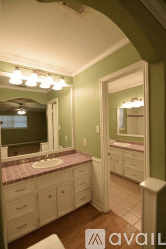 Temple House: 3210 Cottonwood Ln