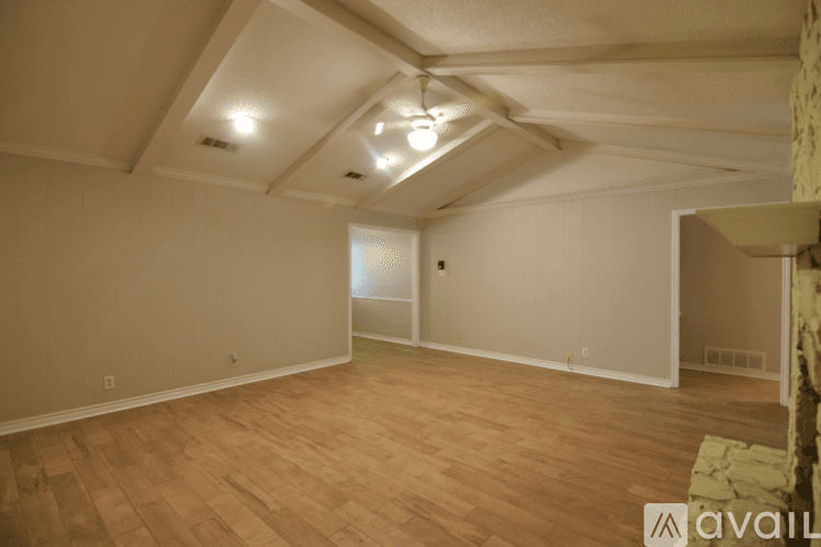 Temple House: 3210 Cottonwood Ln