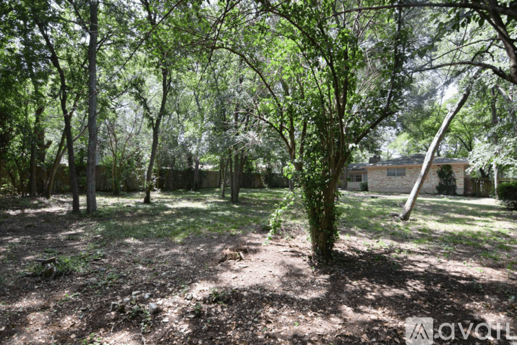 Temple House: 3210 Cottonwood Ln