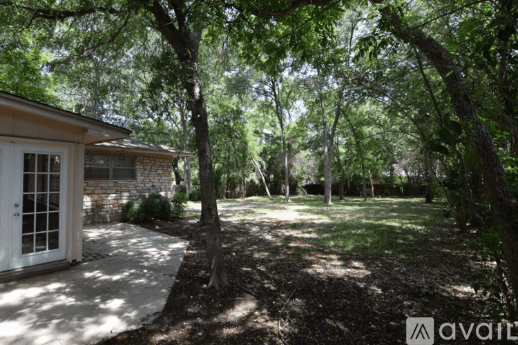 Temple House: 3210 Cottonwood Ln