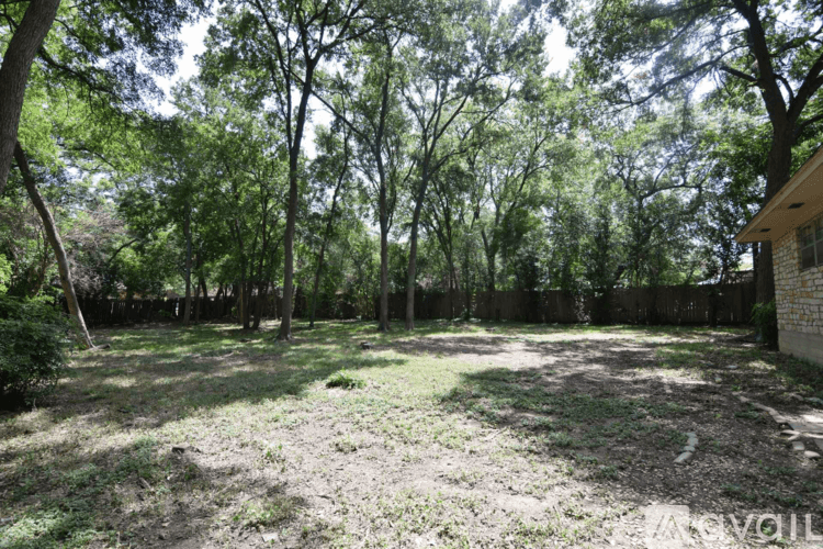 Temple House: 3210 Cottonwood Ln