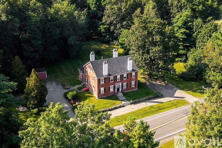 Exeter Apartment: 33 Kingston Rd