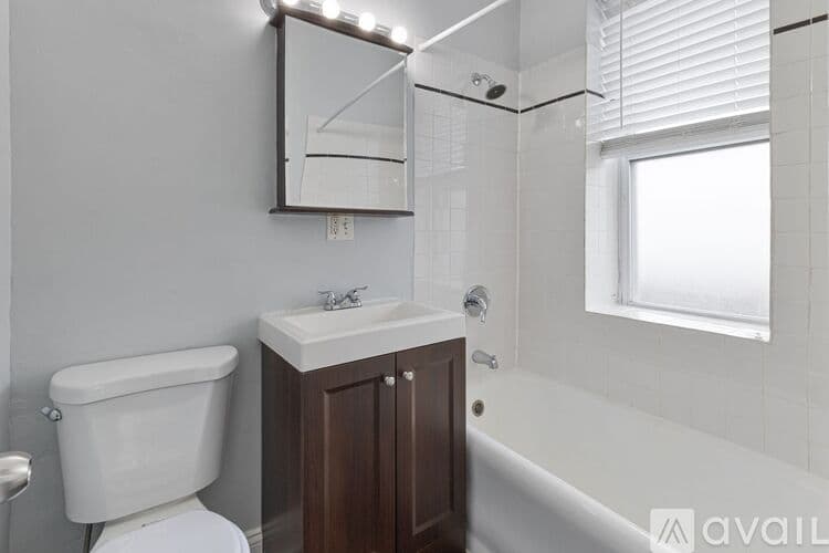 Chicago Apartment: 5860 N Kenmore Ave