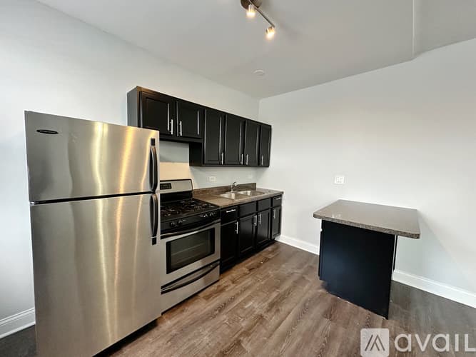 Chicago Apartment: 5860 N Kenmore Ave