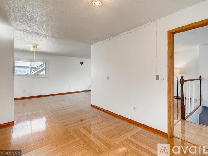 Saint Paul Apartment: 1649 N Fernwood St