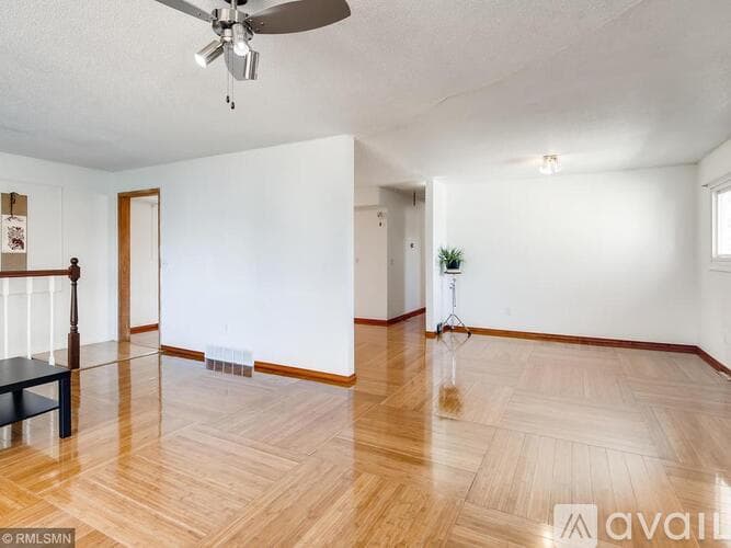 Saint Paul Apartment: 1649 N Fernwood St