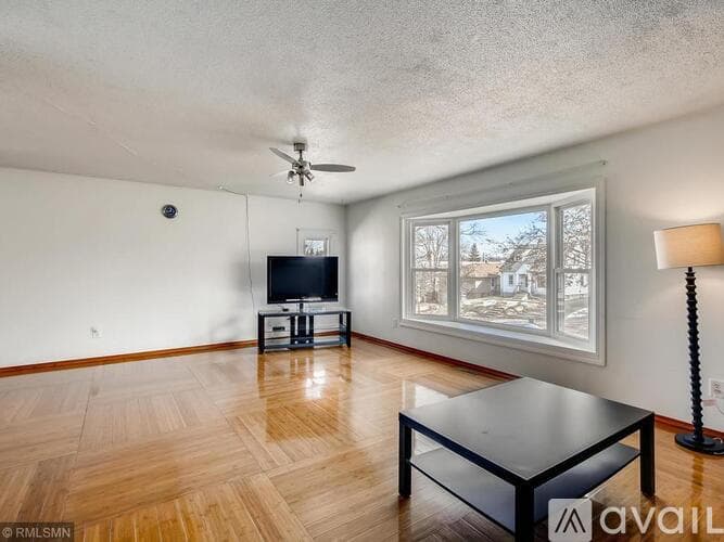 Saint Paul Apartment: 1649 N Fernwood St