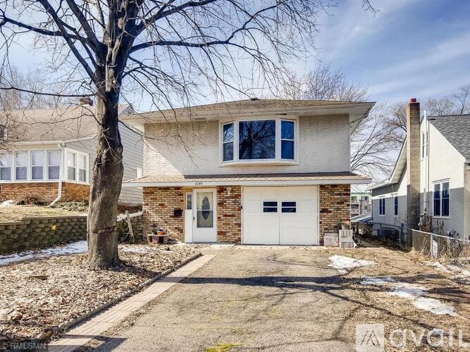 Saint Paul Apartment: 1649 N Fernwood St
