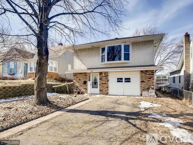 Saint Paul Apartment: 1649 N Fernwood St