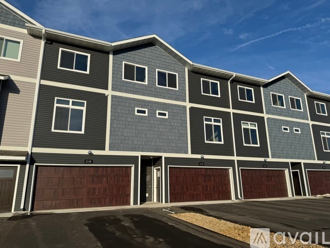 North Mankato Townhome: 2140 Rolling Green Trail