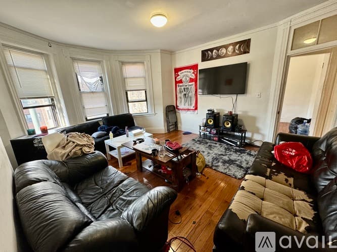 Boston Apartment: 872 Huntington Ave