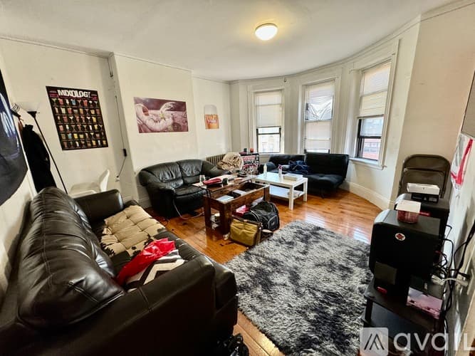 Boston Apartment: 872 Huntington Ave
