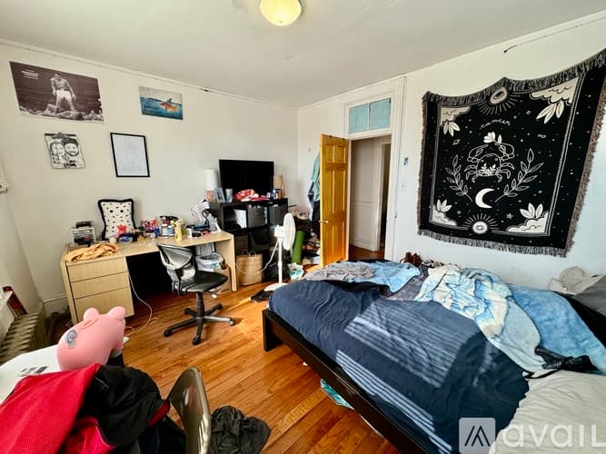 Boston Apartment: 872 Huntington Ave