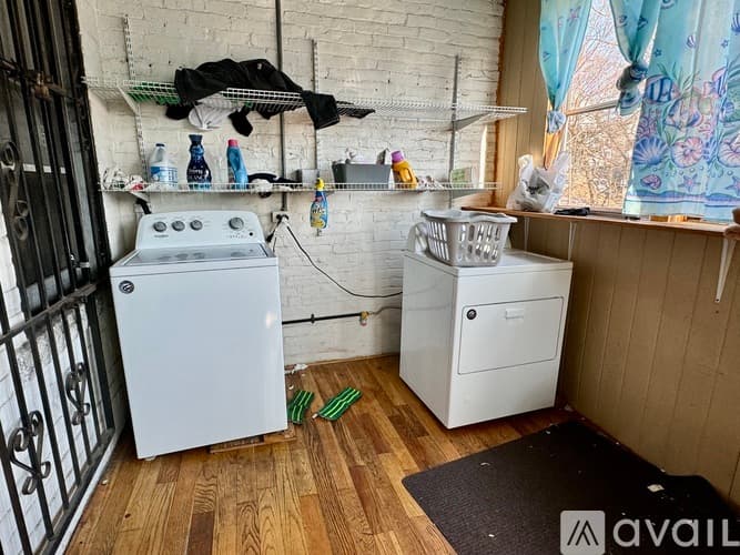 Boston Apartment: 872 Huntington Ave