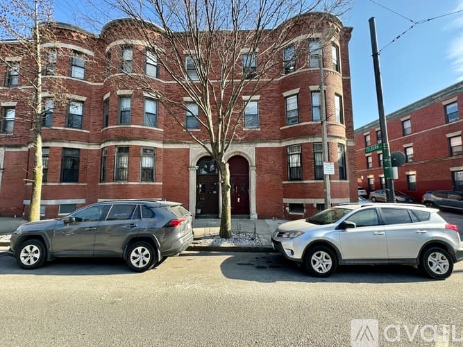 Boston Apartment: 872 Huntington Ave