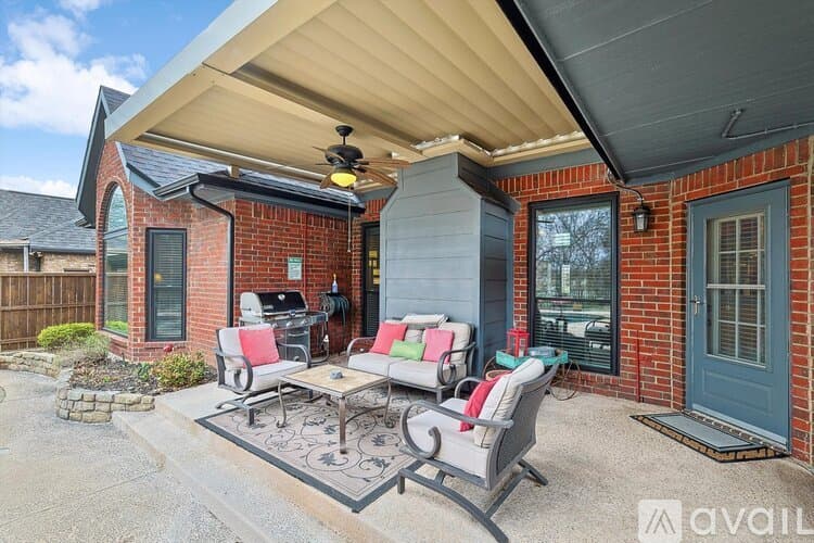 Flower Mound House: 2005 Glory Creek Cir