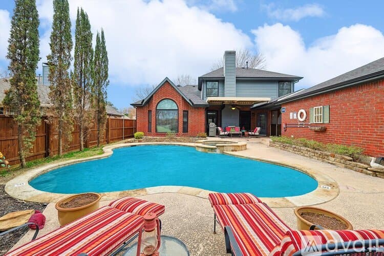Flower Mound House: 2005 Glory Creek Cir