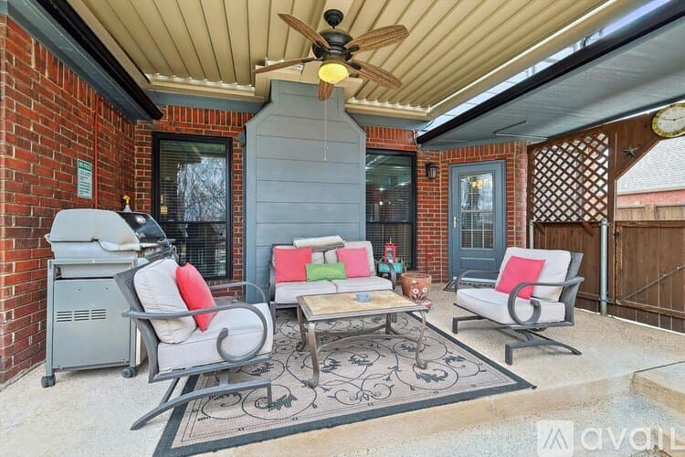 Flower Mound House: 2005 Glory Creek Cir