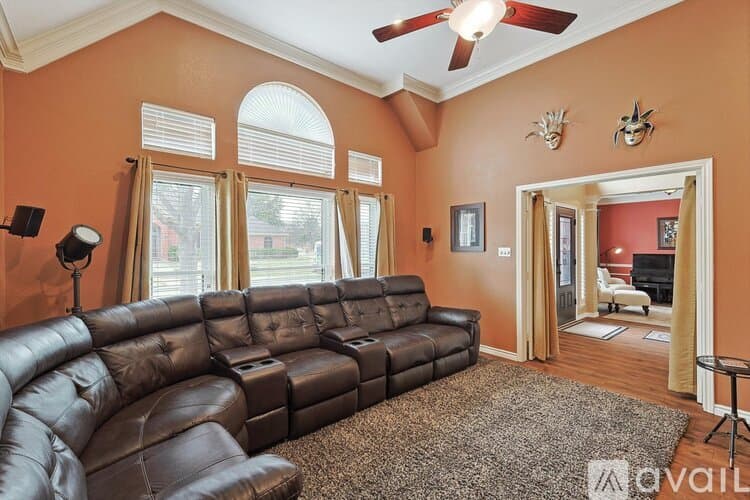 Flower Mound House: 2005 Glory Creek Cir