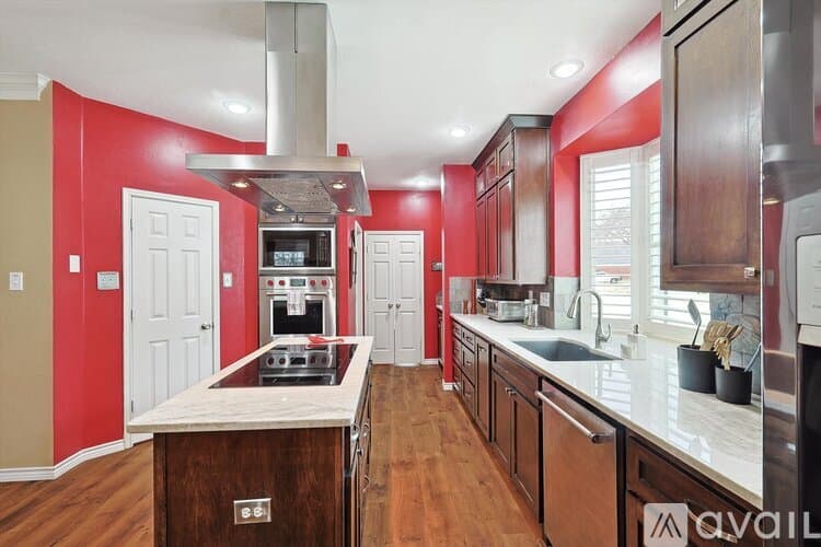 Flower Mound House: 2005 Glory Creek Cir