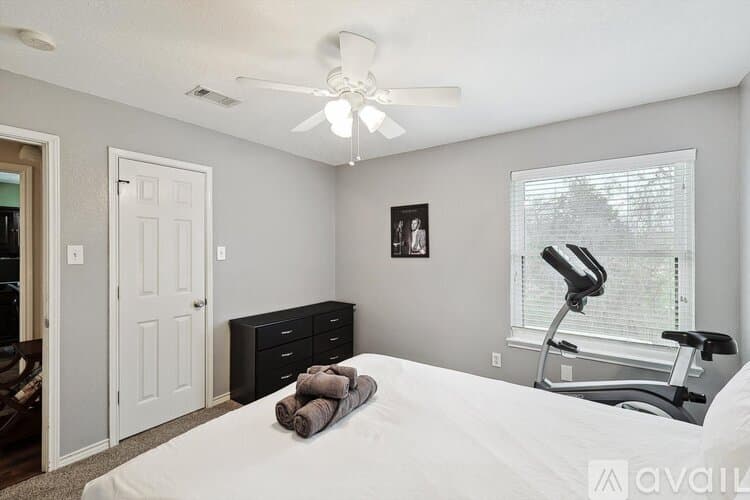 Flower Mound House: 2005 Glory Creek Cir