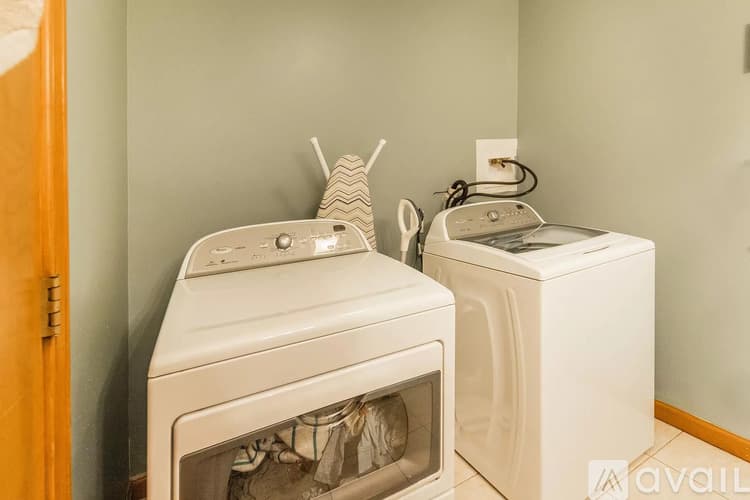 Bristol Condo: 705 Lake Ave