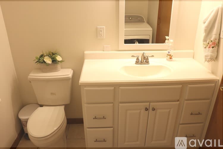 Bristol Condo: 705 Lake Ave