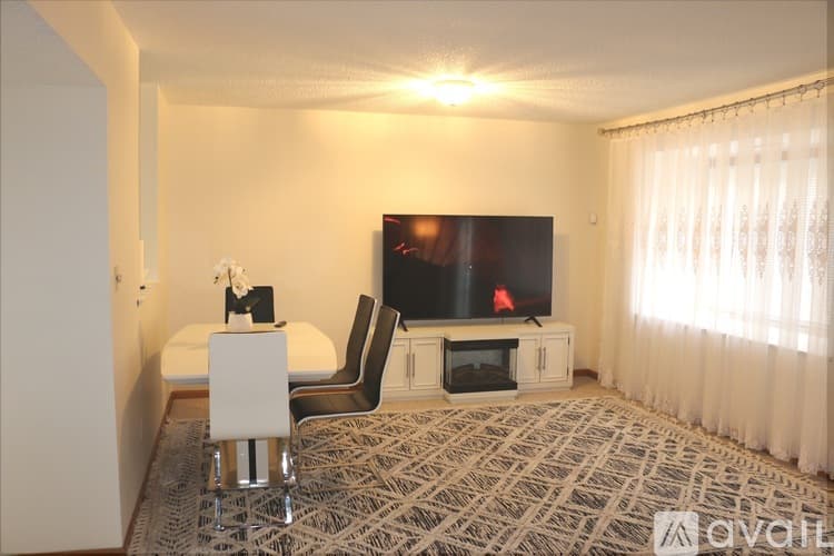Bristol Condo: 705 Lake Ave