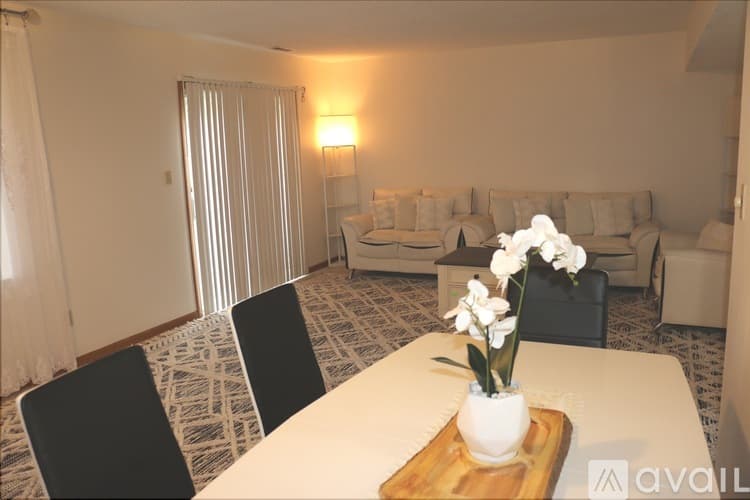Bristol Condo: 705 Lake Ave