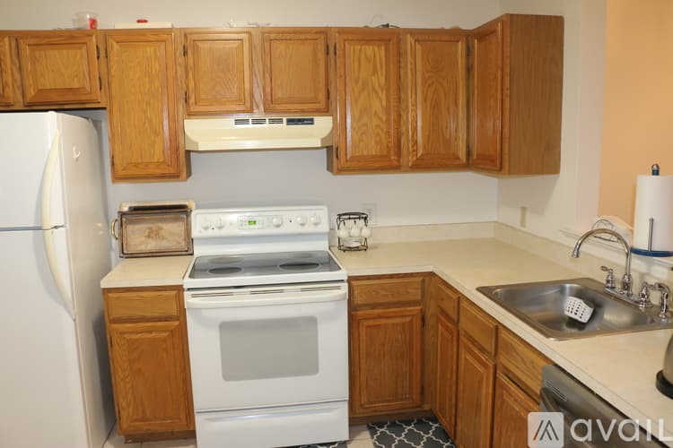 Bristol Condo: 705 Lake Ave
