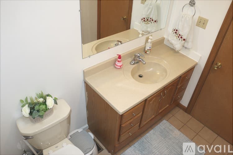 Bristol Condo: 705 Lake Ave