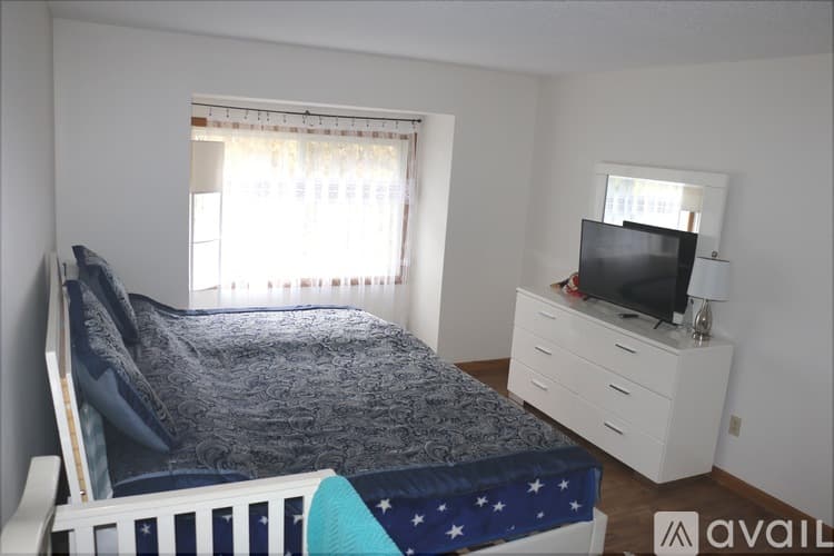 Bristol Condo: 705 Lake Ave