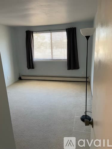 Salem Condo: 8 Lancelot Court
