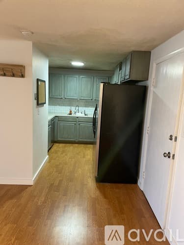 Salem Condo: 8 Lancelot Court