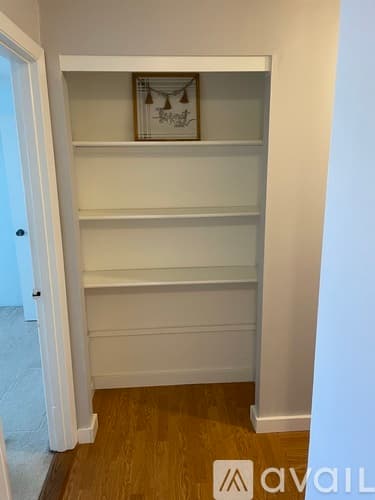 Salem Condo: 8 Lancelot Court