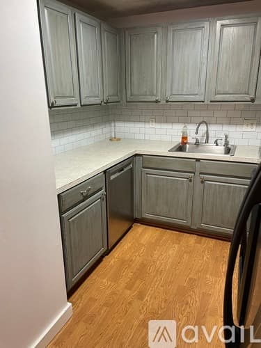 Salem Condo: 8 Lancelot Court