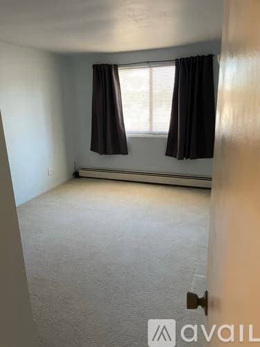 Salem Condo: 8 Lancelot Court