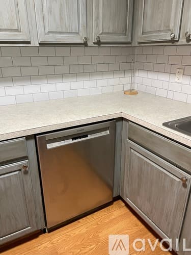 Salem Condo: 8 Lancelot Court