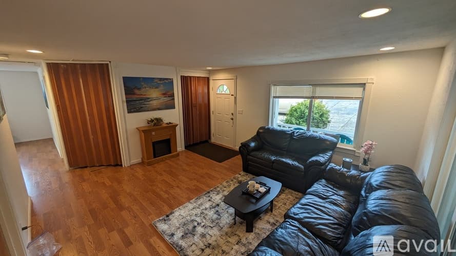 Lynnwood House: 5430 200th Street Southwest
