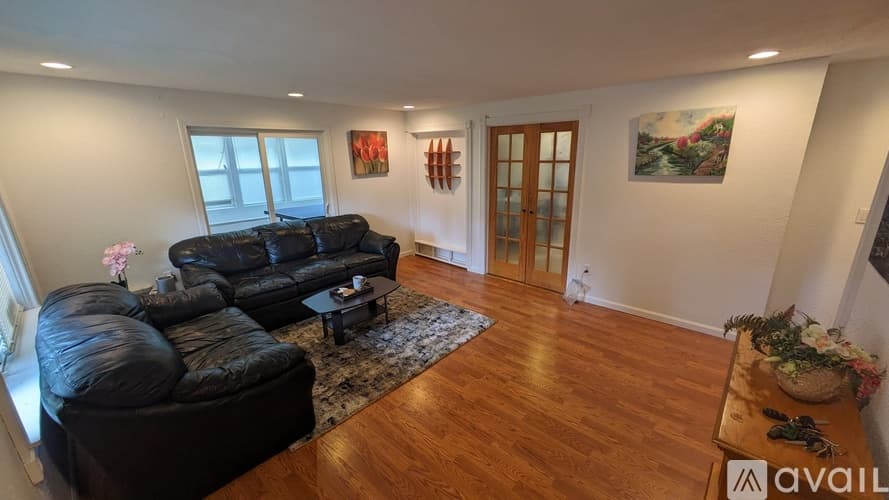Lynnwood House: 5430 200th Street Southwest