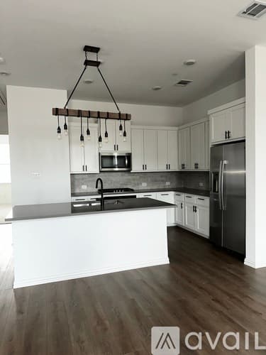 North Richland Hills House: 4357 Henderson Avenue