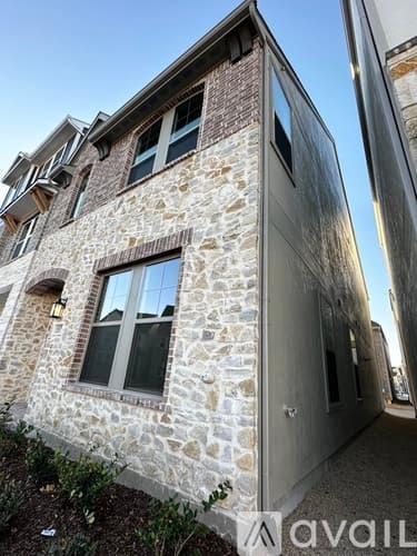 North Richland Hills House: 4357 Henderson Avenue
