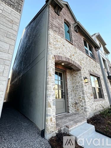 North Richland Hills House: 4357 Henderson Avenue