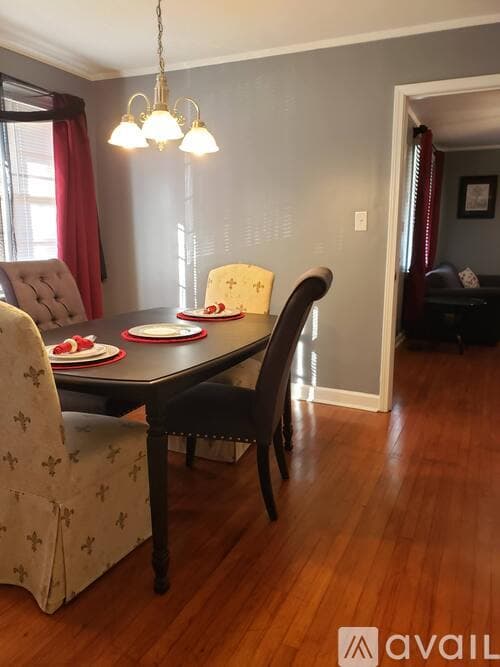 Macon House: 3710 N Lyons St