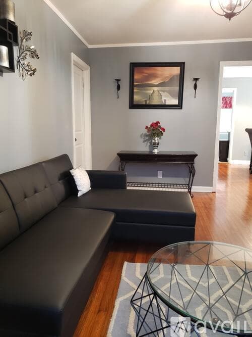 Macon House: 3710 N Lyons St